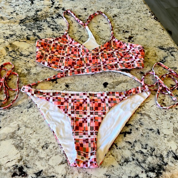 L space bikini size medium worn once - Picture 1 of 4
